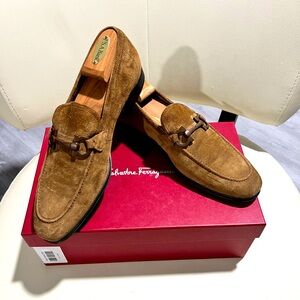 🔴 EUC Salvatore Ferragamo suede loafers